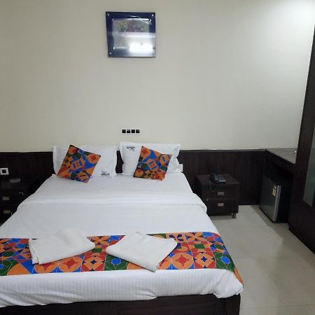 Westernsuites Hotel / Spa Bangalore Bagian luar foto