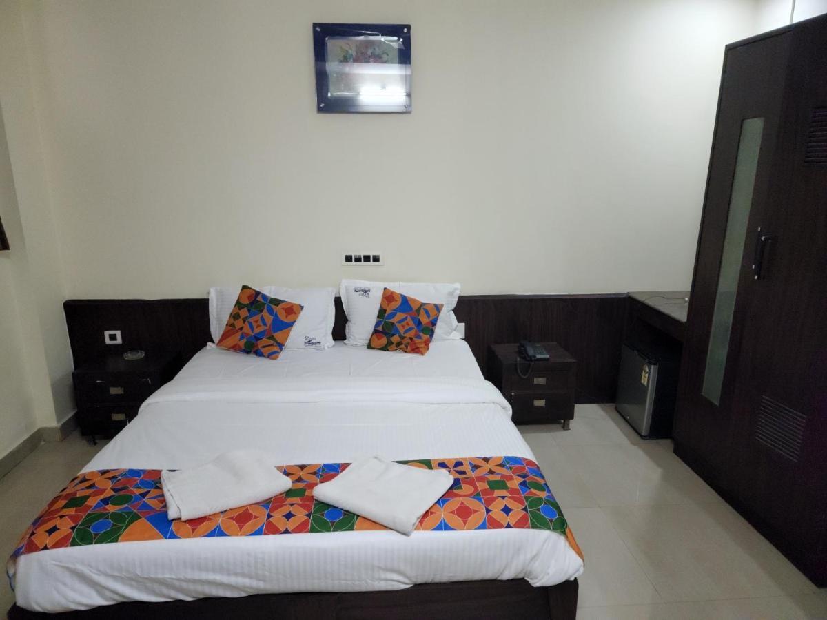 Westernsuites Hotel / Spa Bangalore Bagian luar foto